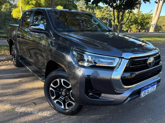 TOYOTA HILUX 2.8 D-4D TURBO DIESEL CD SRX 4X4 AUTOMÁTICO